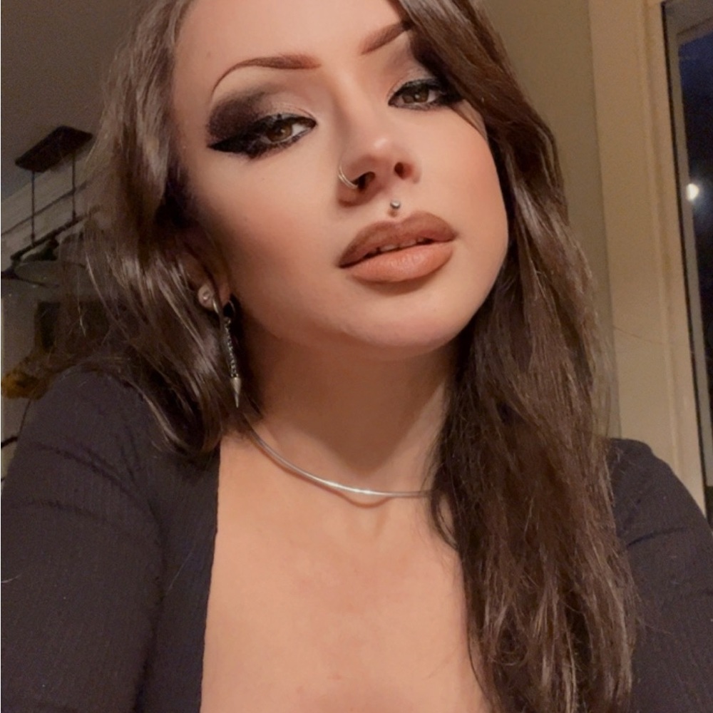 Meet your Posher, Maeve